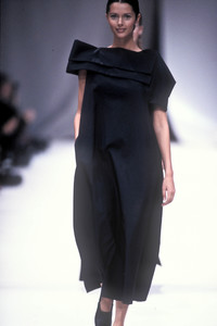 yohji-yamamoto-ss-1993-2.thumb.jpg.b91e5191f5b6d52746a5e5b5ecf9a8a0.jpg