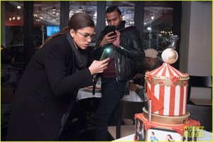 zendaya-greatest-showman-cake-03.jpg