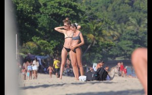 27vip-pt-29477-noticia-candice-swanepoel-exibe-barriguinha-de-gravida-na-praia_26.thumb.jpg.b5d6725b105b8afa15ce897662ea5d7a.jpg