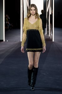 41-Azzaro-Spring-18-Couture.thumb.jpg.435f017d061592776d26e7419d0d1c77.jpg