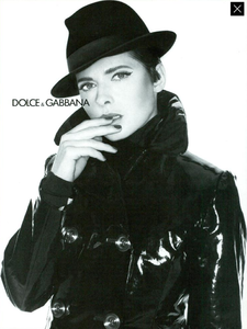 5a5e46c064074_Comte_Dolce__Gabbana_Fall_Winter_94_95_02.thumb.png.89fd8bdf3eaf131b3ec098f657733199.png