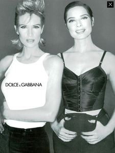 5a5e46cd4f3a0_Comte_Dolce__Gabbana_Fall_Winter_94_95_06.thumb.png.33befc74a6f5c353385281244978a911.png