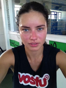 Adriana-Lima-without-makeup.thumb.jpg.a4d75be66e6d6a873af8fac8919de997.jpg