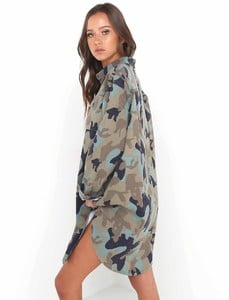 CAMO-OVERSIZED-SHIRT-IK2054645CAM_1532x2000_636316680871052000_5B2A5408.jpg