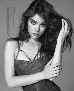 Hailee-Steinfeld_-Marie-Claire-2018-adds--02.thumb.jpg.d2255758c7ed840c88d1d0c9f9ccf0bf.jpg