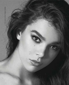 Hailee-Steinfeld_-Marie-Claire-2018-adds--07.thumb.jpg.1d91a102aa1faae33582e03b55dc9930.jpg