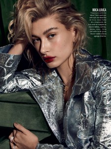 Hailey-Baldwin-Beauty-Photoshoot02.thumb.jpg.d21f592223f585bf387a1dbe696f3d1a.jpg