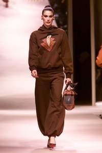 JEREMY-SCOTT-FALL-2000-RTW-11-MARY-ANNE-FLETCHER-2C8M9638.thumb.JPG.39491dd0dc78b8a07606c0f3352a52fe.JPG