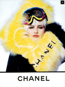 Lagerfeld_Chanel_Fall_Winter_94_95_03.thumb.png.0a0df8da538c4697943344672146e436.png