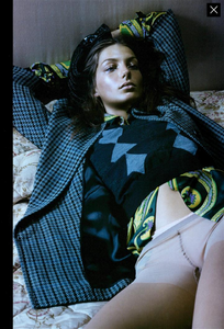 Meisel_Prada_Fall_Winter_03_04_04.thumb.png.2da7f20d224a8d6a621a77f937f480ff.png