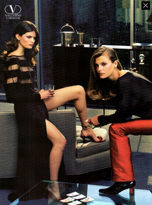 Meisel_Valentino_Fall_Winter_99_00_05.thumb.png.a48ffc1af7789942f1de4851e86cfb3e.png