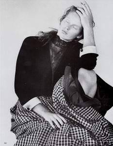 Meisel_Vogue_Italia_September_1986_Speciale_03.thumb.png.50f9616f9b3cbfe20308c11b44b341f4.png