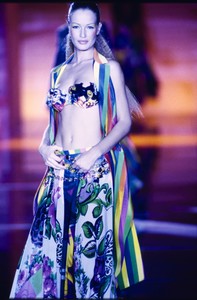 VERSACE-SPRING-1993-RTW-DETAIL-133-KAREN-MULDER-CN10046460.thumb.jpg.1469de78f4cf75b4b1e87f00e10f2cc6.jpg