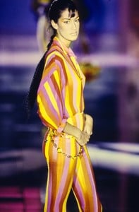 VERSACE-SPRING-1993-RTW-DETAIL-90-YASMEEN-GHAURI-CN10046389.thumb.jpg.29bc9ad16b4c5b46e68affc7ce400158.jpg