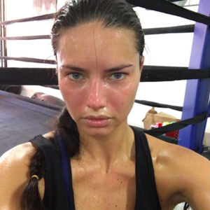 adriana-lima-sweaty_0.thumb.png.90f54849a01fe28427094a33ab2555ef.png