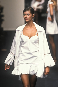 chantal-thomas-ss-1995-4.thumb.jpg.eb5894505b06adb38a6bf949ac62e295.jpg