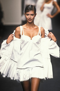 chantal-thomas-ss-1995-5.thumb.jpg.451bf65e973ac00f93e7b6fb32b49ca8.jpg