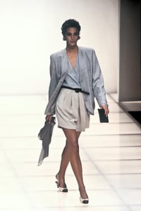 giorgio-armani-ss-1991-12.thumb.jpg.52020c99773feb735943d1cbb76f63d5.jpg