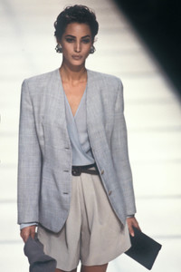 giorgio-armani-ss-1991-13.thumb.jpg.e2d8b7acf794156a940af655054ff411.jpg