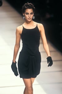 giorgio-armani-ss-1991-14.thumb.jpg.aff138c354323c67b8710ed821b177ba.jpg