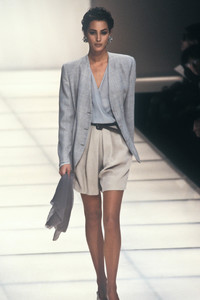 giorgio-armani-ss-1991-4.thumb.jpg.1a9f2d4fb0bf01ad6961f174e8218726.jpg