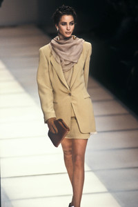 giorgio-armani-ss-1991-6.thumb.jpg.d7daff13a2e7830b82252d2d6e156202.jpg