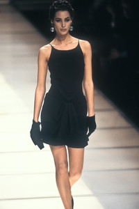 giorgio-armani-ss-1991-9.thumb.jpg.dbc6f2c20dbf8179f9e96d748223a1c9.jpg