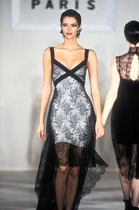 herve-leger-fw-1993-1.thumb.jpg.30a73ffb4c1b05ef39e96f727f248911.jpg