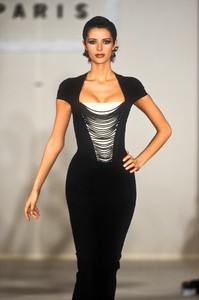 herve-leger-fw-1993-5.thumb.jpg.091e8cf124cd597ea6ce5de98705c24e.jpg