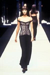 herve-leger-fw-1997-6.thumb.jpg.9100769dcfd002a7b5d5a457b2b8739c.jpg