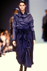 issey-miyake-fw-1990-2.thumb.jpg.d5302baf1a4fec42c1829548c544041b.jpg