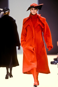 issey-miyake-fw-1990-4.thumb.jpg.5ea411de5432f00981721a371bb1fbaf.jpg