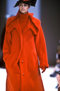 issey-miyake-fw-1990-5.thumb.jpg.5c52550ff77d92ee6ef96be5d01a0127.jpg