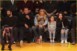 jennifer-lopez-alex-rodriguez-take-their-kids-to-the-lakers-game-01.jpg