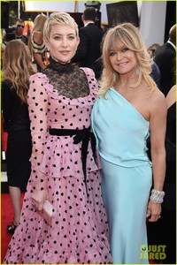 kate-hudson-goldie-hawn-sag-awards-01.jpg