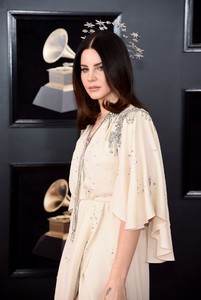 lana-del-rey-2018-grammy-awards-in-new-york-1.jpg