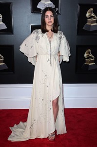 lana-del-rey-2018-grammy-awards-in-new-york-2.jpg