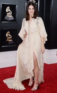 lana-del-rey-2018-grammy-awards-in-new-york-6.jpg