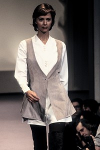 lanvin-fw-1994-1.thumb.jpg.265986dbdff2a798f7abae64c872653a.jpg