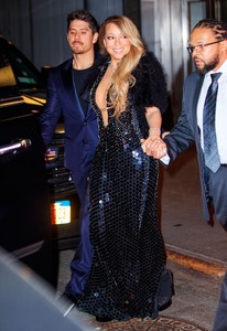 mariah-carey-leaving-the-clive-davis-pre-grammy-party-in-nyc-6.jpg