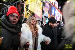 mariah-carey-new-years-eve-performance-05.jpg