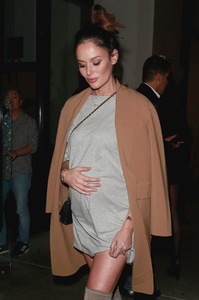 nicole-trunfio-and-her-husband-gary-clark-jr-leaving-dinner-in-la-1.jpg