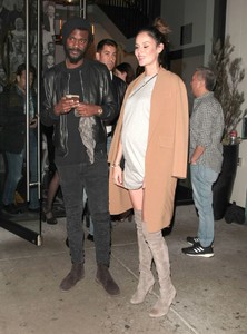 nicole-trunfio-and-her-husband-gary-clark-jr-leaving-dinner-in-la-6.jpg