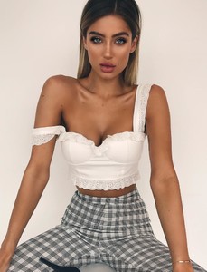 shopify_7862a64c1974857e89a0d43e0d54e4c8_bailey-crop-white_29ce18ad-5299-4cd6-a02b-9ff5b3394e14.jpg