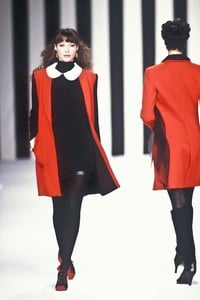 valentino-fw-1994-3.thumb.jpg.14ac3fabe080e14178f45891399358fd.jpg