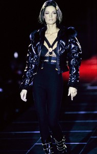 versace-fw-1992-12.thumb.jpg.89cce31a5f02e169b99b3dd9db0bb69a.jpg