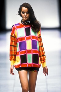 versace-ss-1991-11.thumb.jpg.035188da9631fba8598c0a2bcf53adaa.jpg