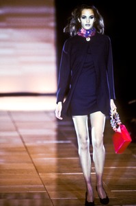 versace-ss-1991-14.thumb.jpg.e9b9a6af5227d2d8f543478a28bcbbd3.jpg