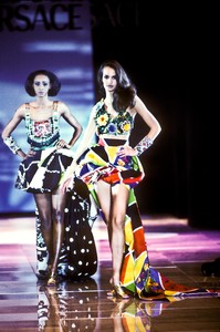 versace-ss-1991-16.thumb.jpg.9ad91c65d61780cf82073abd956df877.jpg