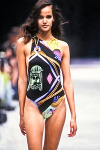 versace-ss-1991-5.thumb.jpg.2476b6702b37321c8f8063bfecfe49ce.jpg